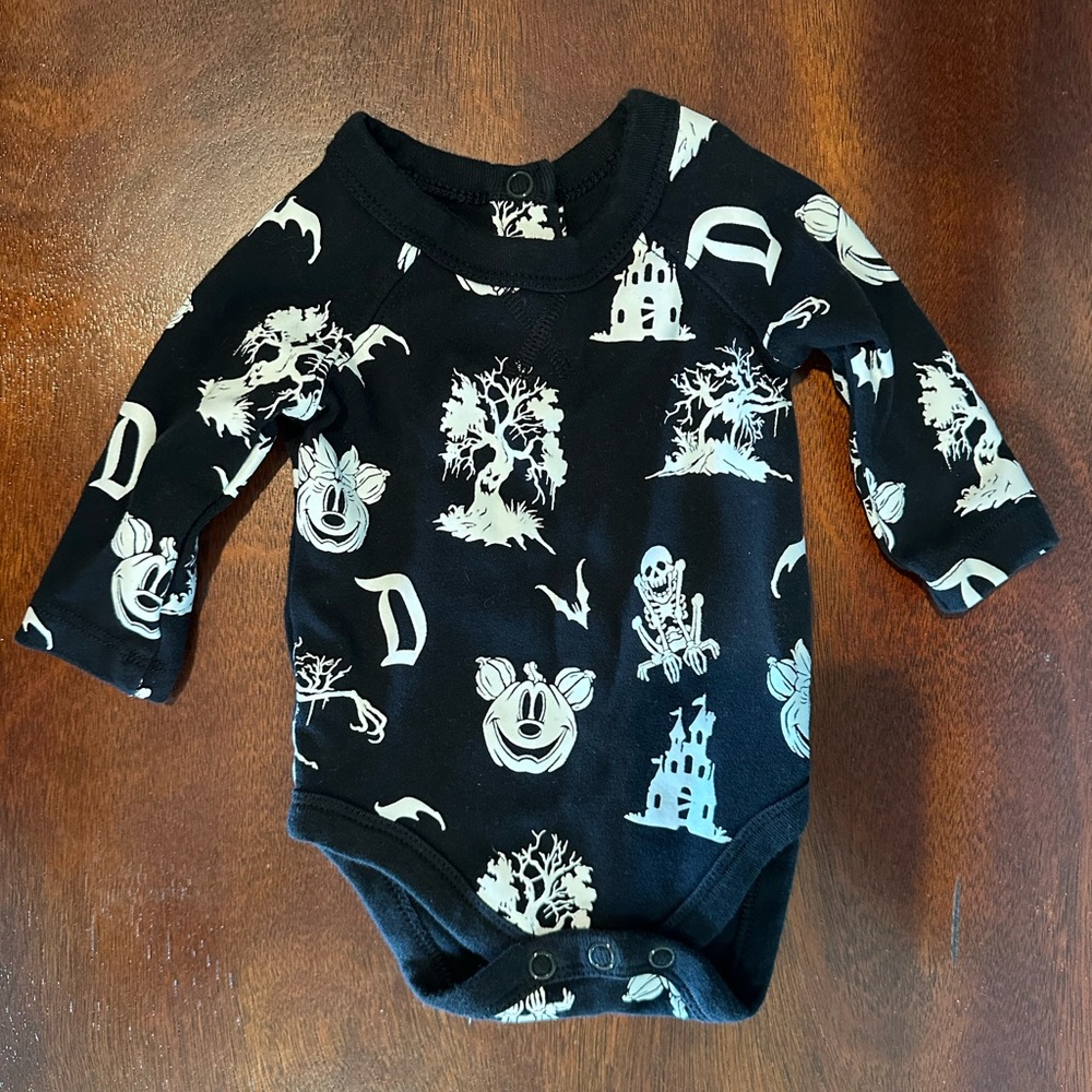 🎃Disney Baby Halloween Graphic Onesie